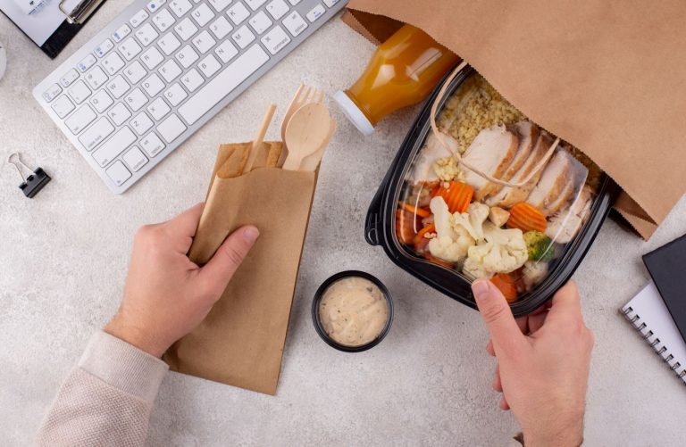 Catering dietetyczny – wady i zalety. Czy dieta pudełkowa jest zdrowa?