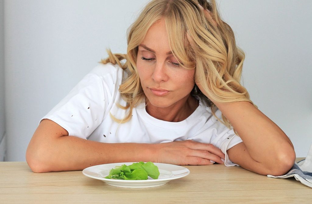 Depresja i odżywianie: mity i fakty. Ekspert wyjaśnia, co ma znaczenie