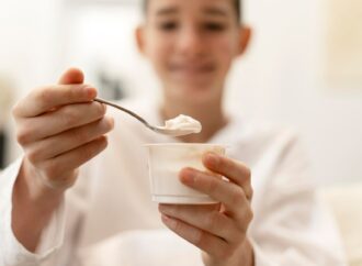 Fermentowana żywność: kiszonki, jogurt, kimchi. Dlaczego warto je jeść?