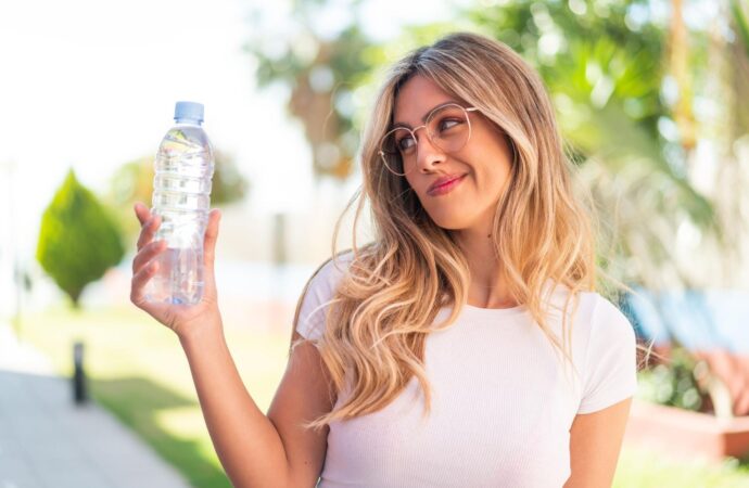 Rocznie zjadasz 12 plastikowych toreb. Jak to możliwe i co z tym zrobić?