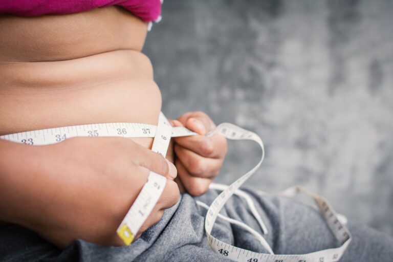 Otyłość brzuszna u kobiet i mężczyzn: jak zrzucić brzuch piwny?
