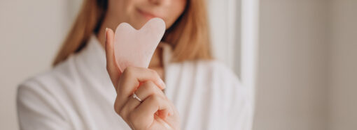 Naturalny lifting twarzy bez skalpela? Ekspertka wyjaśnia, czym jest joga twarzy i jak działa naprawdę