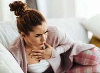 Co jeść na refluks, a czego unikać? Rady dietetyka