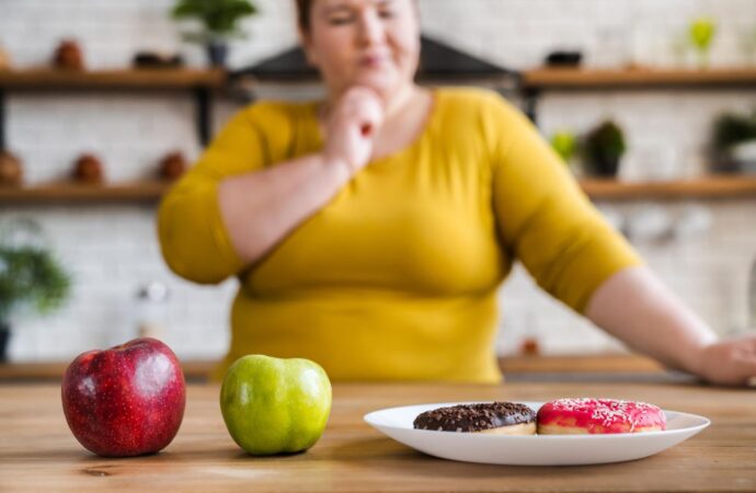 Stłuszczenie wątroby – czego unikać i co jeść na regenerację? Rady dietetyka