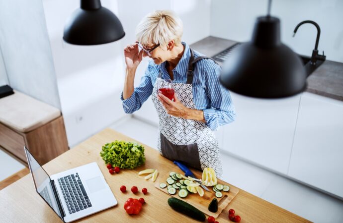 Dieta na nadciśnienie i 7 produktów, które obniżają ciśnienie krwi. Porada dietetyka