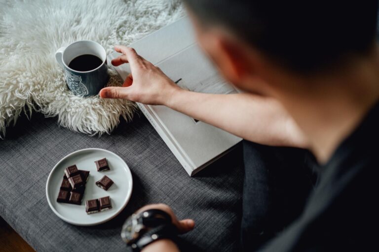 Dieta na dobry nastrój. Co jeść, by naturalnie podnieść poziom serotoniny. Jedzenie dla dobrostanu