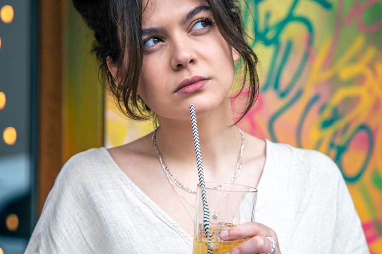 Jak przestać przejmować się opinią innych i uwierzyć w siebie? Psycholożka radzi, jak uciszyć wewnętrznego krytyka