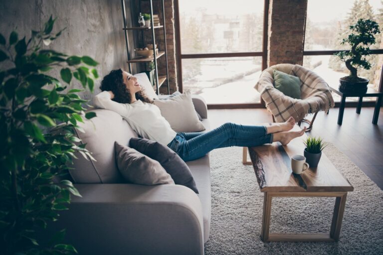 Minimalizm w życiu: zobacz, jak uprościć codzienność i zyskać spokój